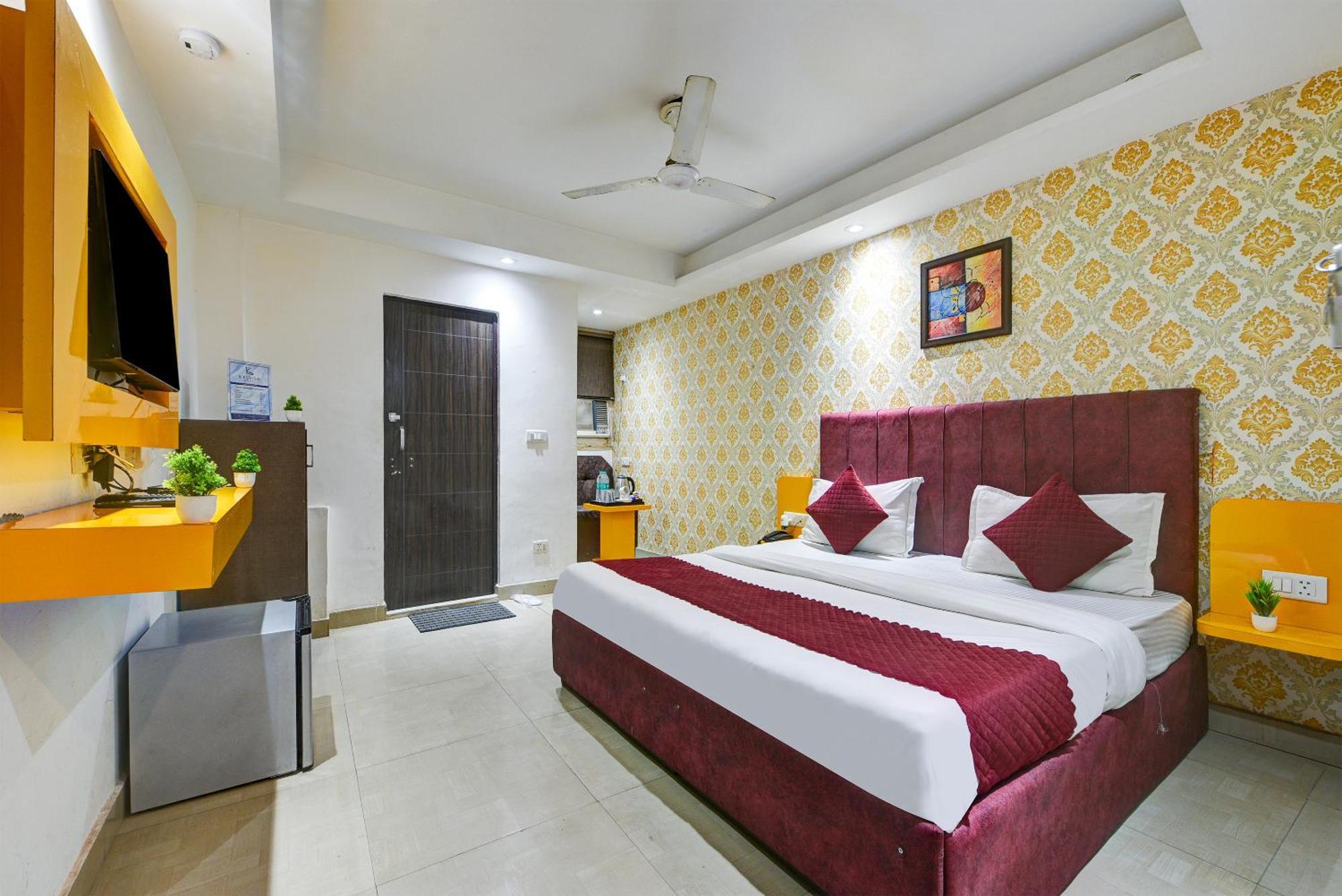 Hotel Happy Delhi Airport 4*