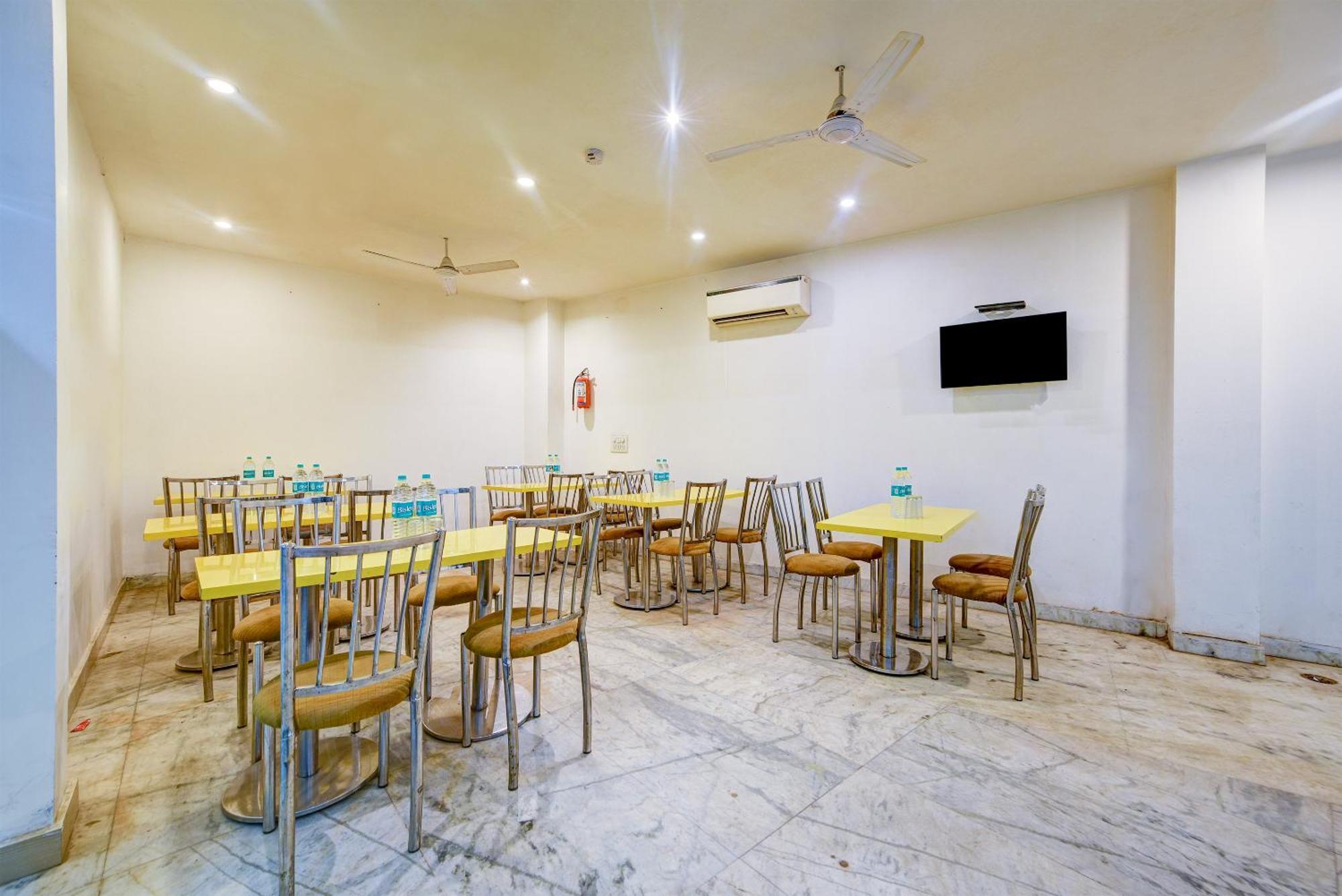 Hotel Happy Delhi Airport 4*